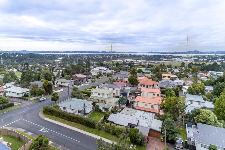 Photo of property in 3a Crompton Road, Massey, Auckland, 0614