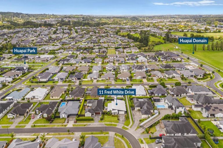 Photo of property in 11 Fred White Drive, Kumeu, 0810