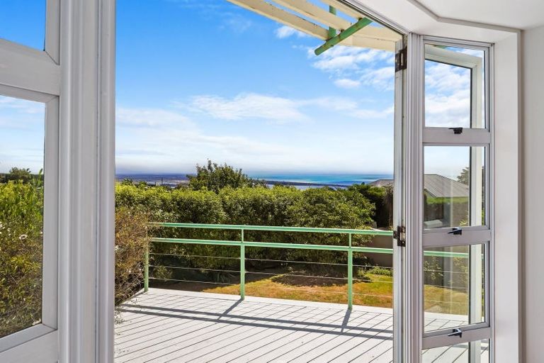 Photo of property in 2/5a Madeley Road, Mount Pleasant, Christchurch, 8081