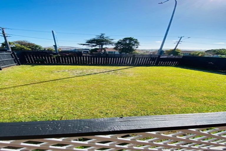 Photo of property in 305 Richardson Road, New Windsor, Auckland, 1041