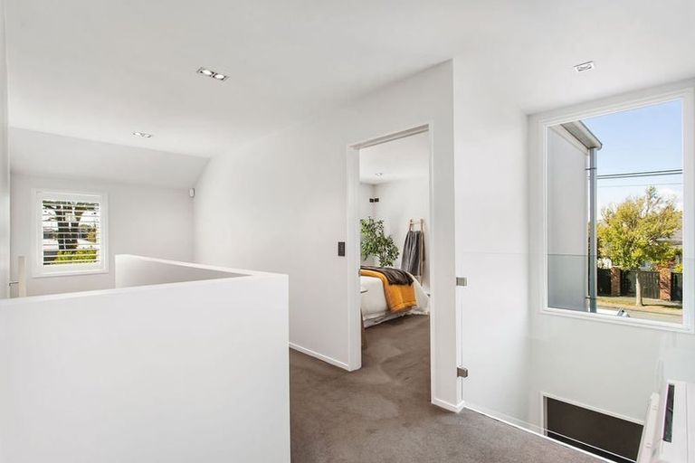 Photo of property in 43 Hawkesbury Avenue, St Albans, Christchurch, 8014