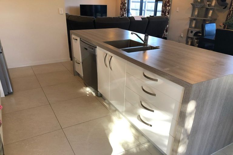 Photo of property in 10 Butterworth Crescent, Papamoa Beach, Papamoa, 3118