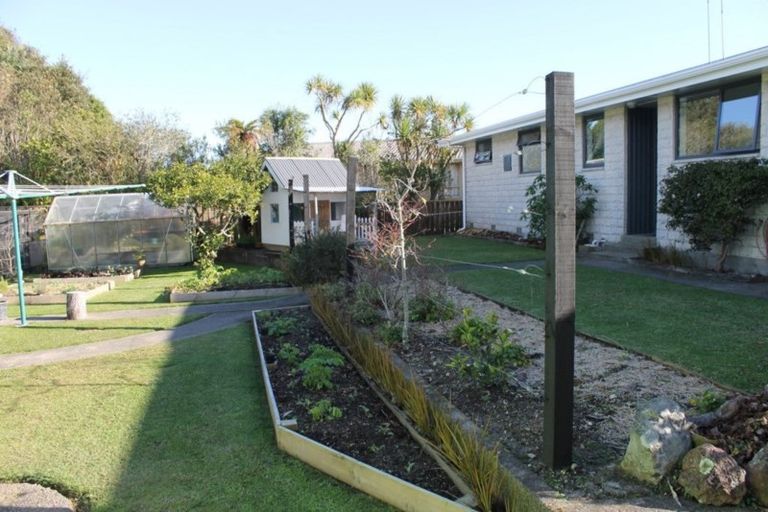 Photo of property in 23 Ngahue Crescent, Carters Beach, Westport, 7825