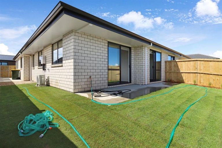 Photo of property in 43 Waruhia Crescent, Rototuna North, 3281