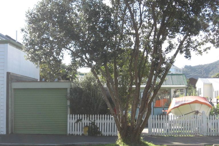 Photo of property in 14 Makaro Street, Eastbourne, Lower Hutt, 5013