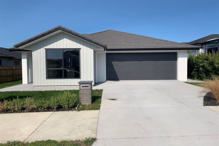 Photo of property in 8 Dida Park Drive, Kumeu, 0810