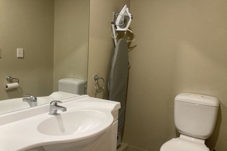 Photo of property in Atrium Apartments, 2l/154 The Terrace, Wellington Central, Wellington, 6011