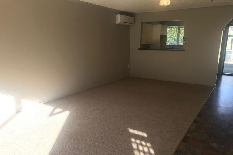 Photo of property in 3/35 Division Street, Riccarton, Christchurch, 8041