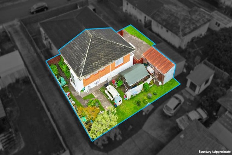 Photo of property in 2/39 Blacklock Avenue, Henderson, Auckland, 0612