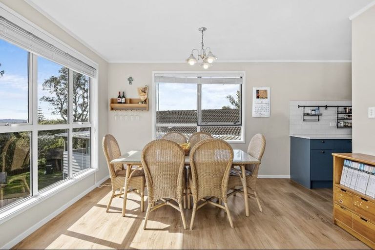 Photo of property in 22 Royal Road, Massey, Auckland, 0614