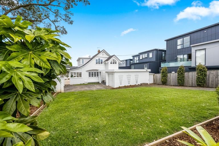 Photo of property in 203 Hurstmere Road, Takapuna, Auckland, 0622