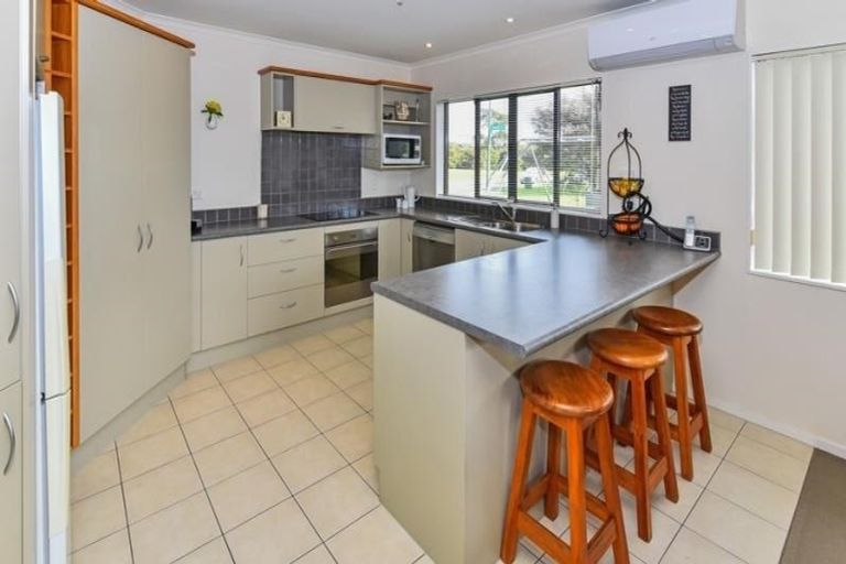 Photo of property in 20 Cyril French Drive, Flat Bush, Auckland, 2016