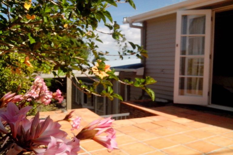 Photo of property in 76 Wade River Road, Stanmore Bay, Whangaparaoa, 0932