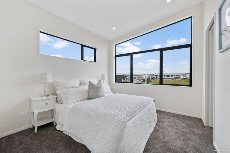 Photo of property in 6 Picnic Point Road, Hobsonville, Auckland, 0616