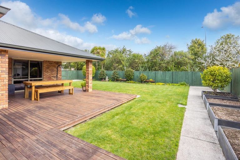 Photo of property in 17 Whitford Place, Rototuna North, Hamilton, 3210