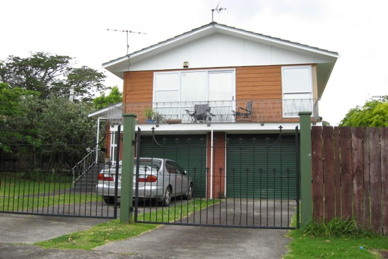 Photo of property in 2 Waterlea Avenue, Mangere Bridge, Auckland, 2022