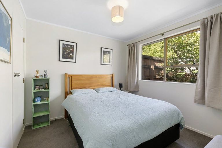 Photo of property in 2/5 Taunton Way, Pinehaven, Upper Hutt, 5019