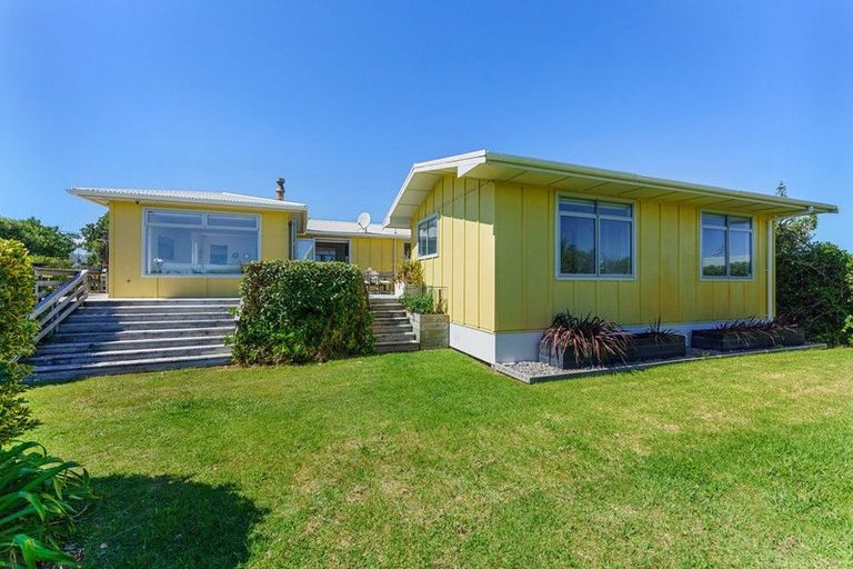 Photo of property in 1 Rodney Avenue, Te Horo Beach, Otaki, 5581