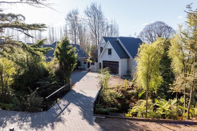 Photo of property in 374 Sawyers Arms Road, Harewood, Christchurch, 8051