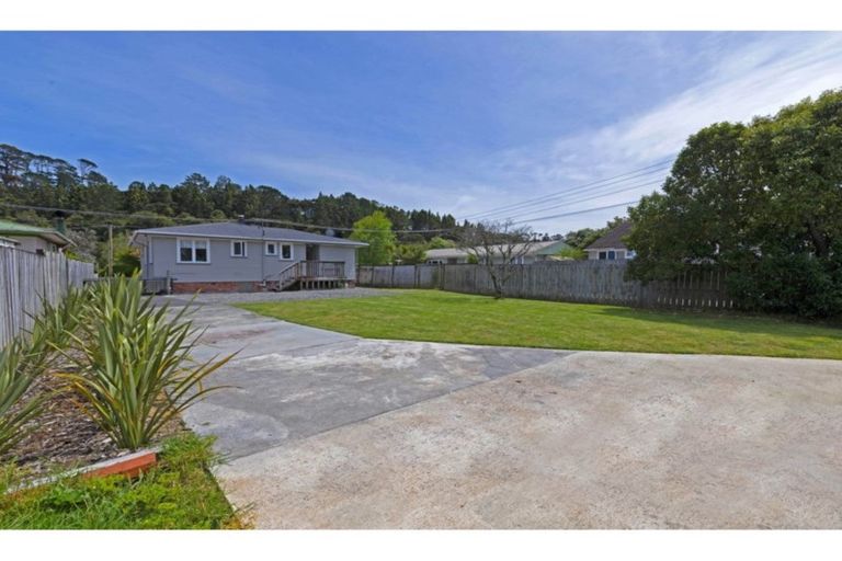 Photo of property in 14 Birdwood Road, Swanson, Auckland, 0612