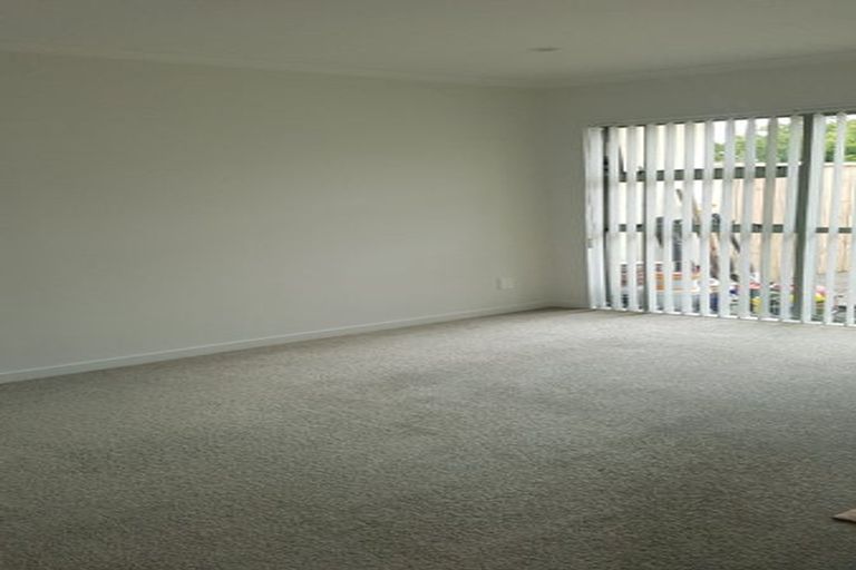 Photo of property in 56 Goldfinch Rise, Unsworth Heights, Auckland, 0632