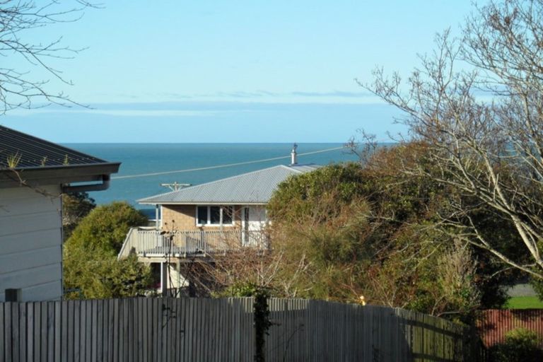 Photo of property in 10 Miro Street, Kaka Point, 9271