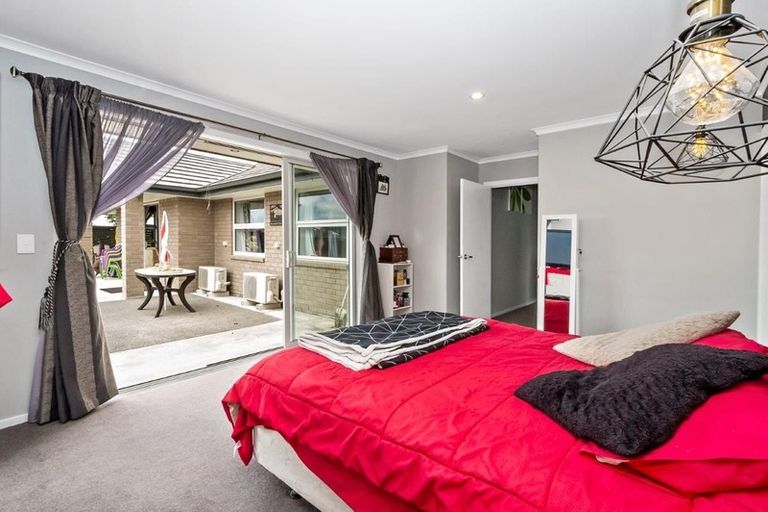 Photo of property in 21 Shillingford Boulevard, Rolleston, 7615