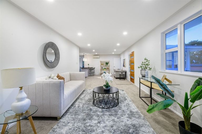 Photo of property in 8 Thuja Street, Green Bay, Auckland, 0604