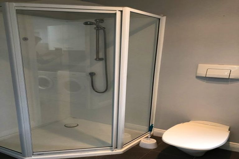 Photo of property in 30b Sutherland Crescent, Melrose, Wellington, 6023