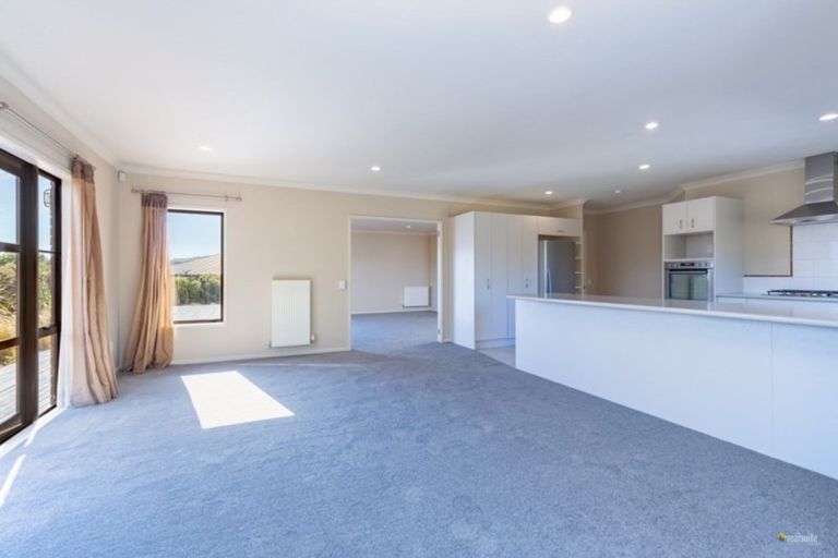 Photo of property in 70 Mount Marua Way, Timberlea, Upper Hutt, 5018