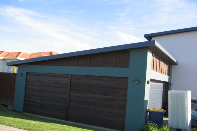 Photo of property in 13 Medallion Drive, Oteha, Auckland, 0632