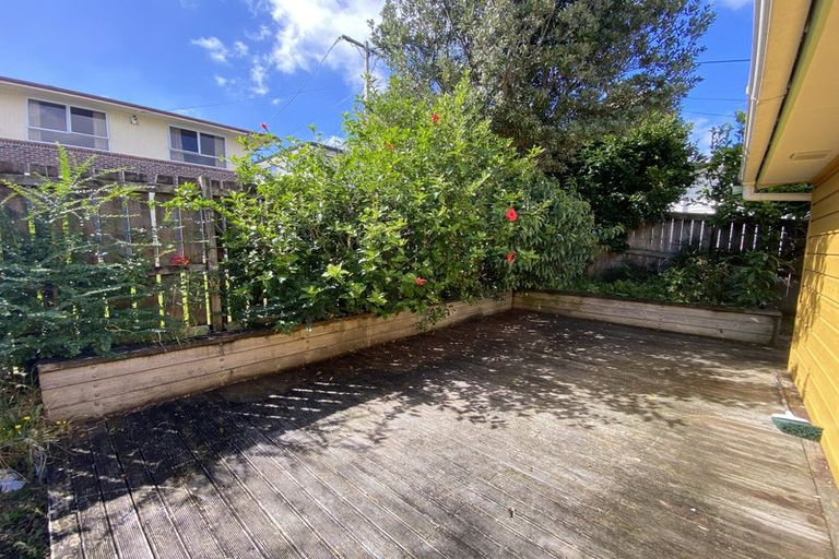 Photo of property in 2/717 East Coast Road, Browns Bay, Auckland, 0630