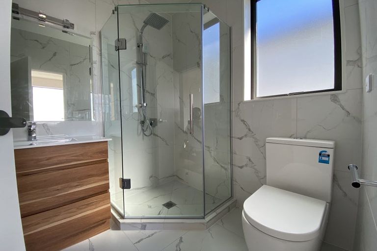 Photo of property in 6c Tiroroa Avenue, Te Atatu South, Auckland, 0610