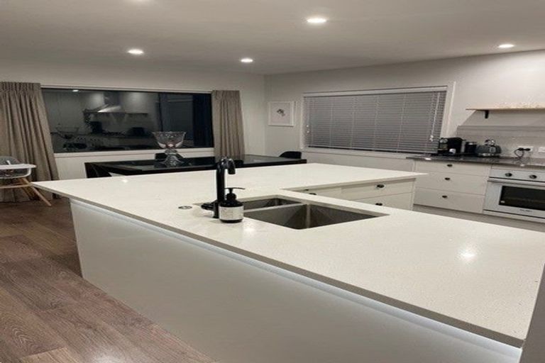 Photo of property in 11d Langana Avenue, Browns Bay, Auckland, 0630