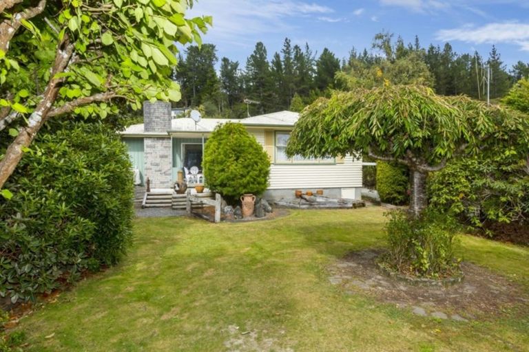 Photo of property in 210 Plateau Road, Te Marua, Upper Hutt, 5018