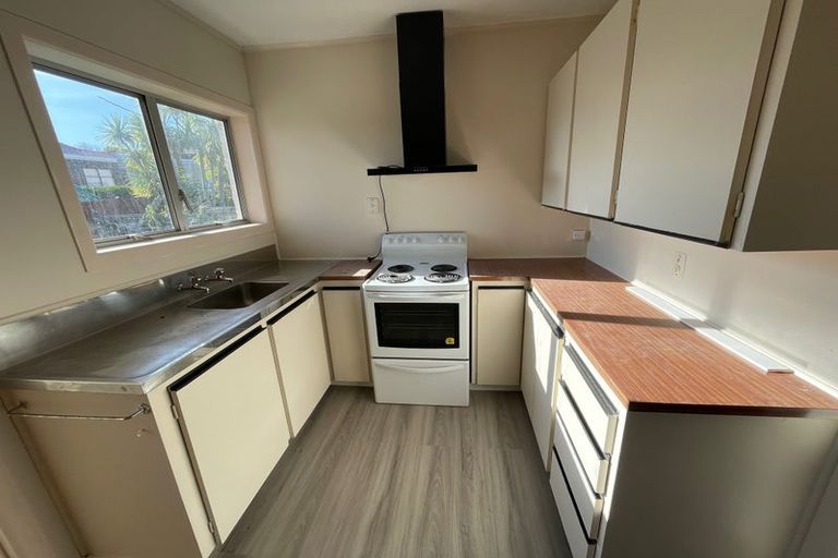 Photo of property in 2/30 Mcleod Road, Henderson, Auckland, 0612