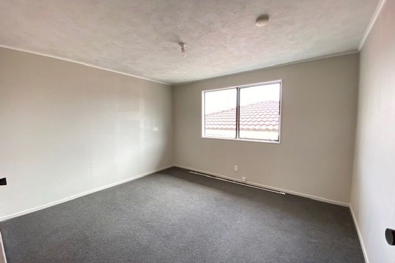 Photo of property in 141 Aviemore Drive, Highland Park, Auckland, 2010