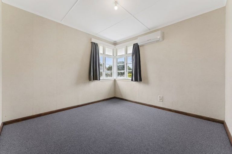 Photo of property in 34 Pahiatua Street, Hokowhitu, Palmerston North, 4410