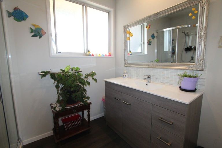 Photo of property in 17 Kiwi Street, Pahiatua, 4910