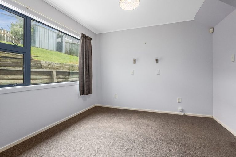 Photo of property in 15 Cobar Close, Maupuia, Wellington, 6022
