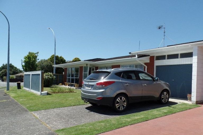 Photo of property in 2 Tupaea Place, Otumoetai, Tauranga, 3110