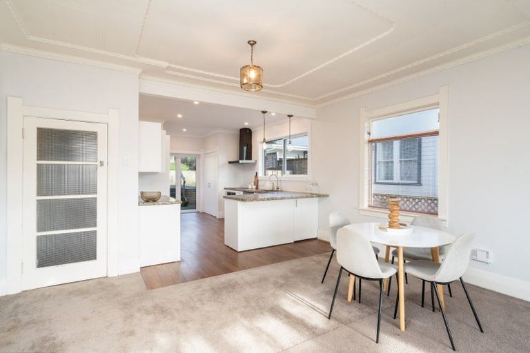 Photo of property in 84 Hazelhurst Pass, Caversham, Dunedin, 9012