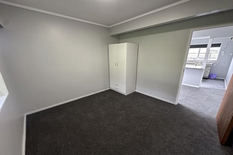 Photo of property in 15 Edgecombe Street, Newlands, Wellington, 6037