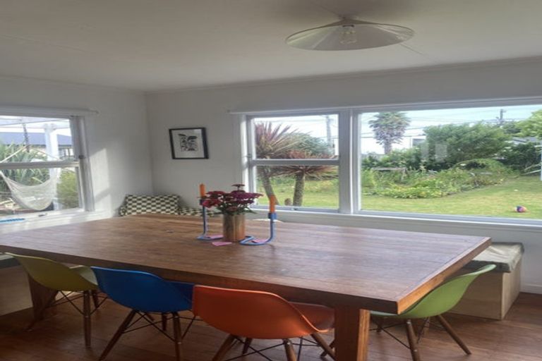 Photo of property in 8 Donnelly Street, Oakura, 4314