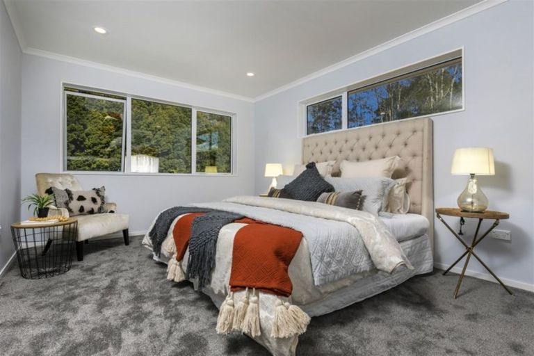 Photo of property in 16 Barrique Road, Kumeu, 0810