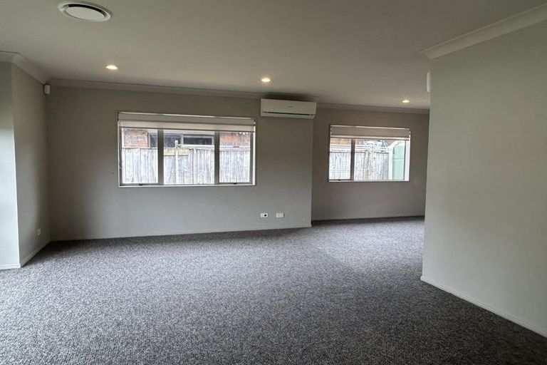 Photo of property in 8 Girvan Terrace, Wattle Downs, Auckland, 2103