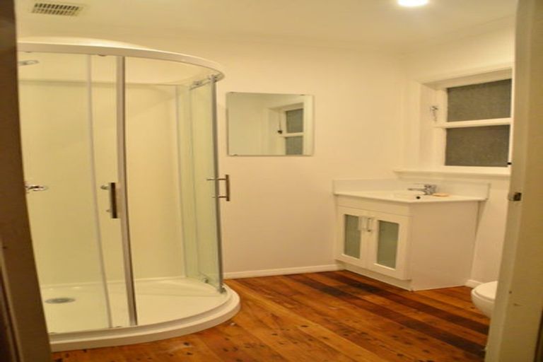 Photo of property in 5 Poto Road, Normandale, Lower Hutt, 5010