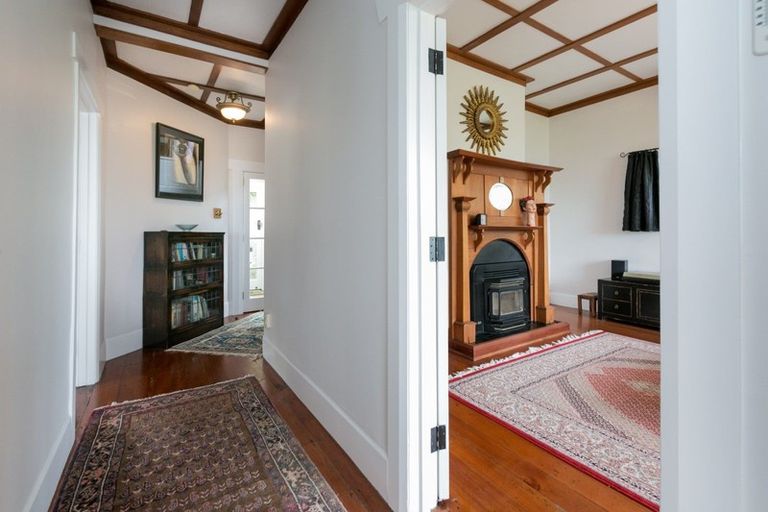 Photo of property in 10 Brewster Street, Bluff Hill, Napier, 4110