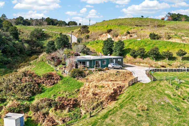 Photo of property in 63 Porter Road, Paparoa, 0571