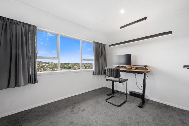 Photo of property in 1/43 Shanaway Rise, Hillcrest, Auckland, 0627